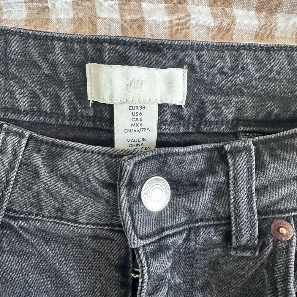 H&M Women's Black Denim Shorts Size 6